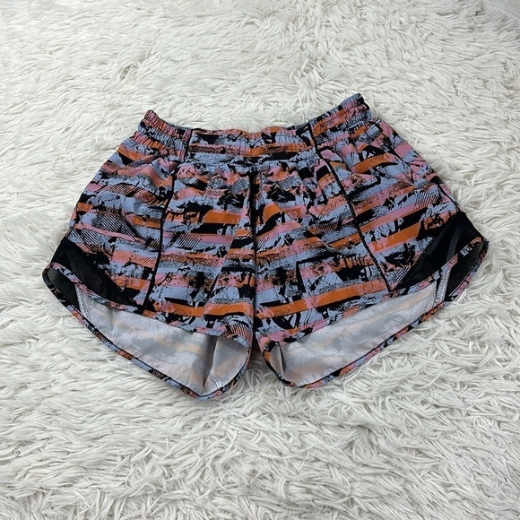 Lululemon Hotty Hot Short II *Long 4" Inversion Multi / Black - Picture 1 of 6